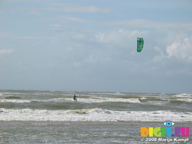 28167 Kitesurfer at Zandvoor aan Zee in distance